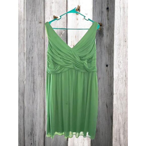 Short Clover Green Bridesmaid Dresses David's Bridal Size 18 - Picture 1 of 3